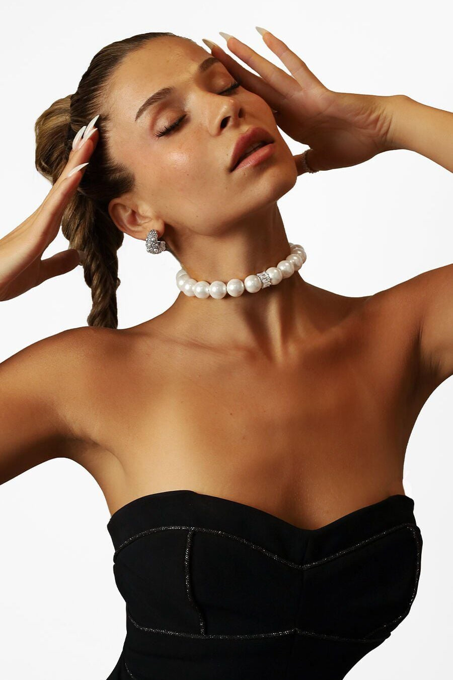 ASTRION PEARL CHOKER NECKLACE