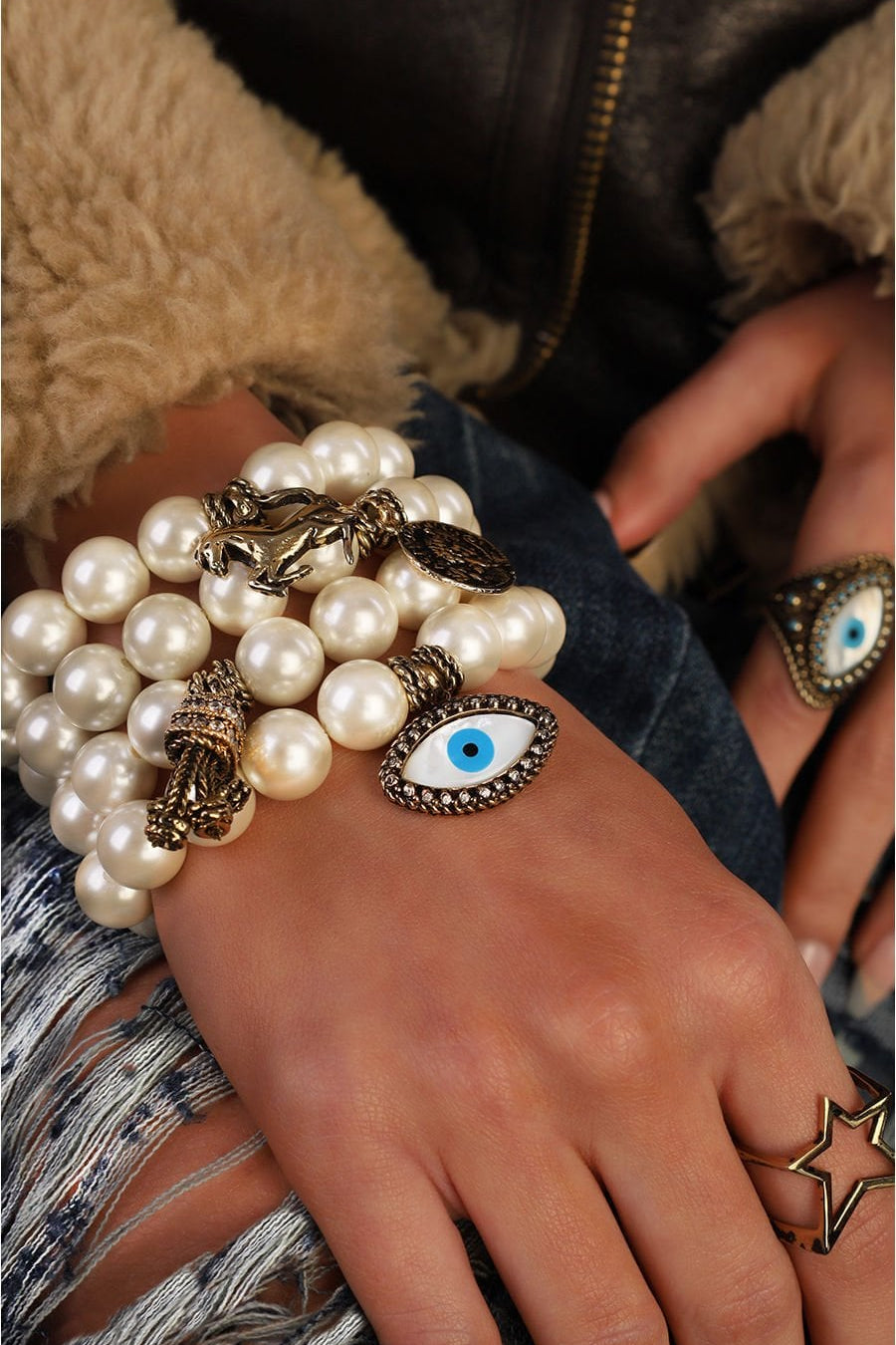 EYE MOTIF PEARL BRACELET