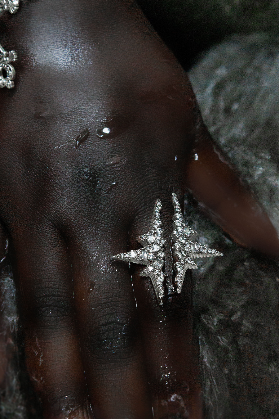 SIAURE CRYSTAL STATEMENT RING