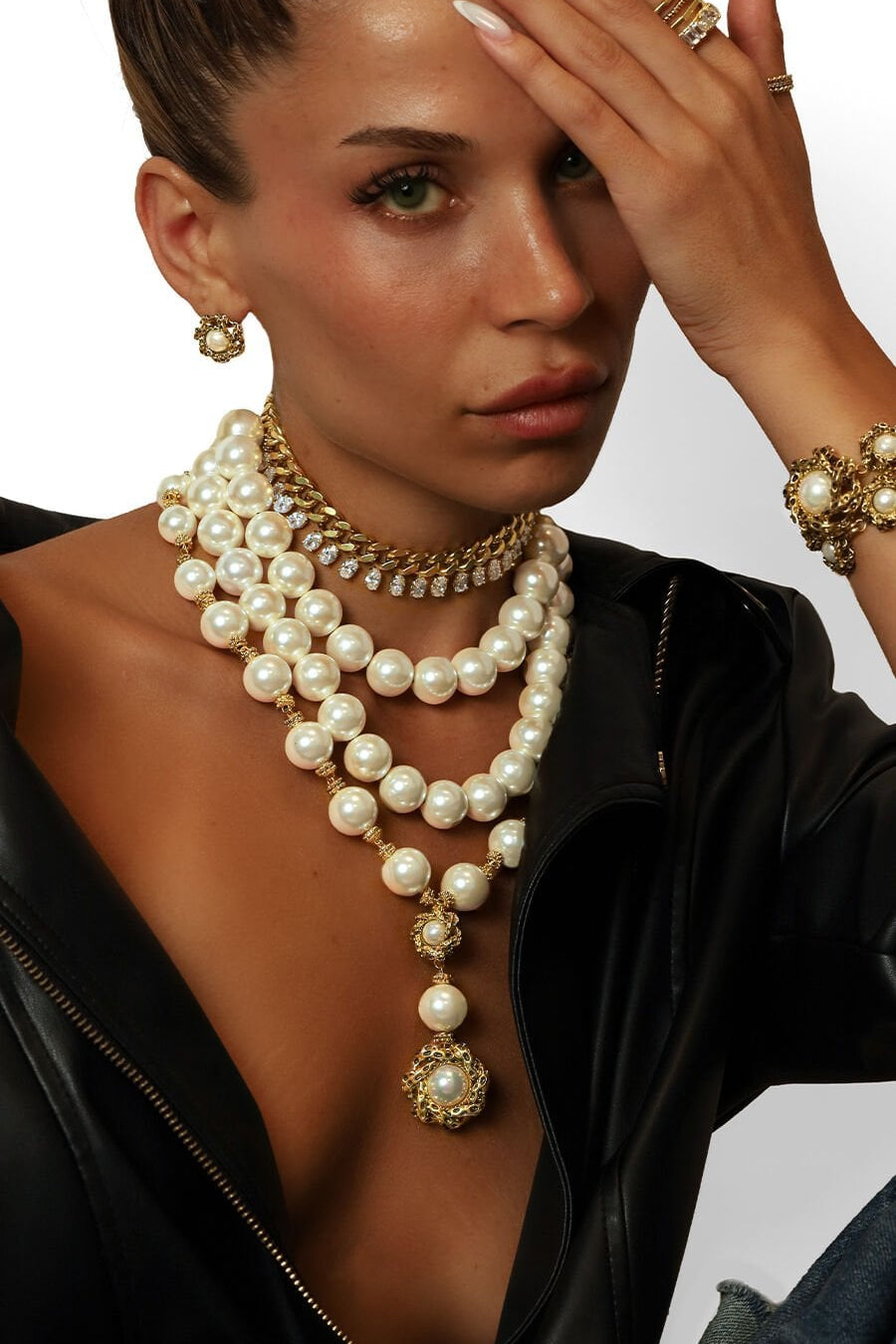 VELORIA CHUNKY PEARL NECKLACE